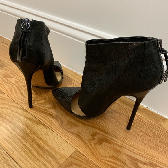 L.A.M.B. Black Theo Cutout Pumps Size 7/7.5 - Picture 4 of 8